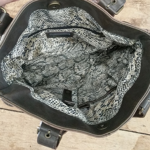 Brown vegan leather tote w pockets - Picture 4 of 6